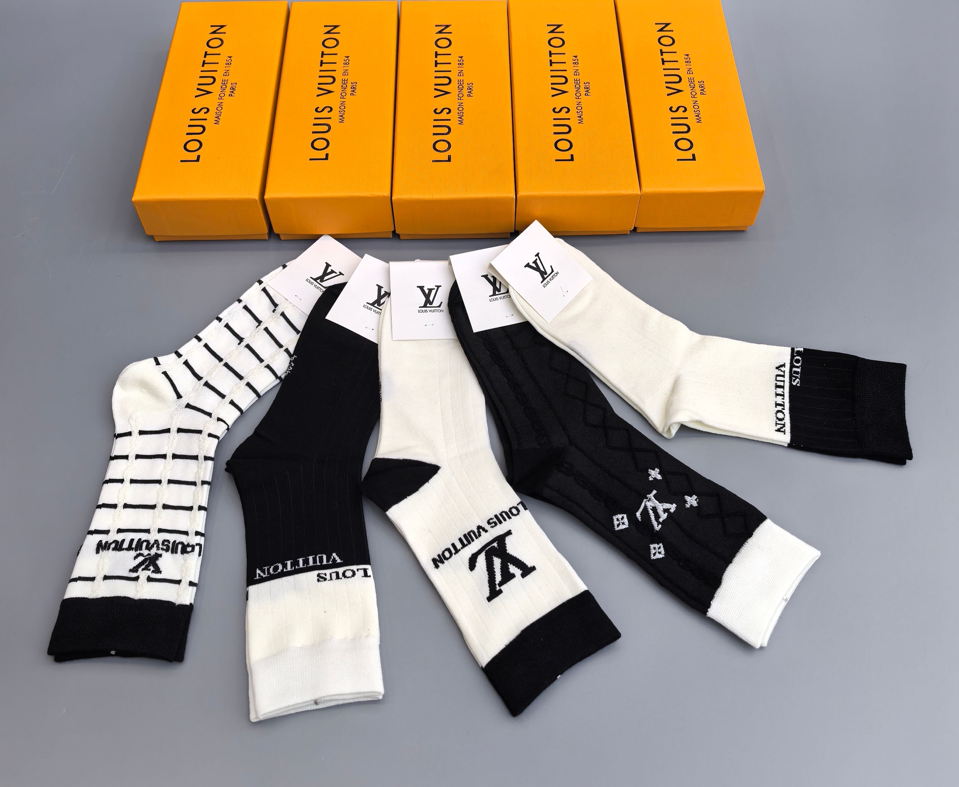 LV socks 052501